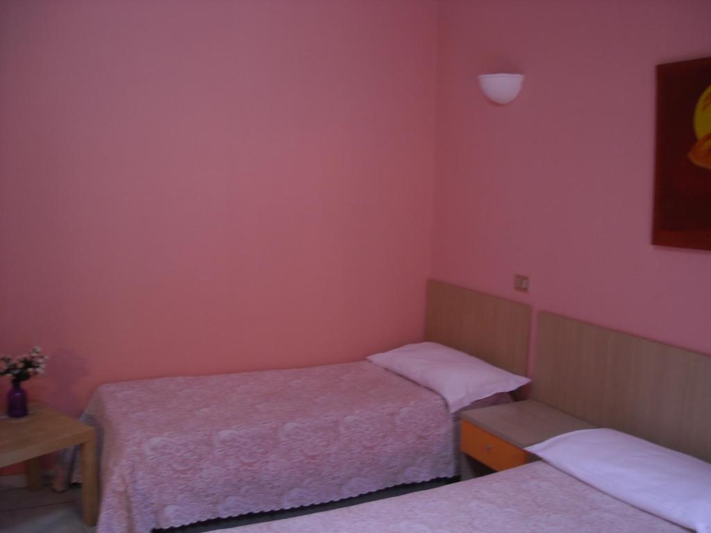 Hotel New Baby Caserta Oda fotoğraf